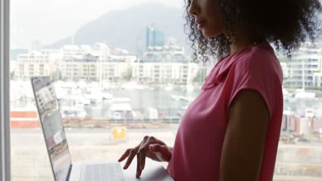 Young-woman-working-in-a-creative-office