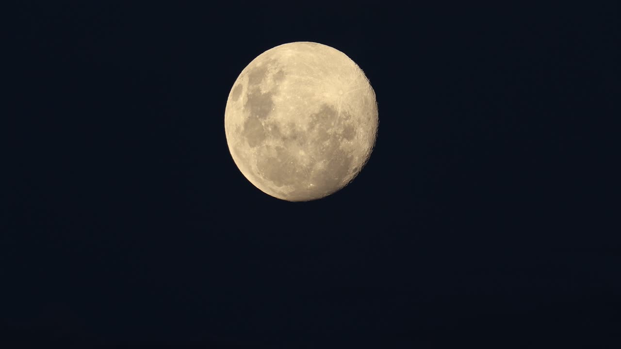 Super Lua Cheia filmada em 4K.