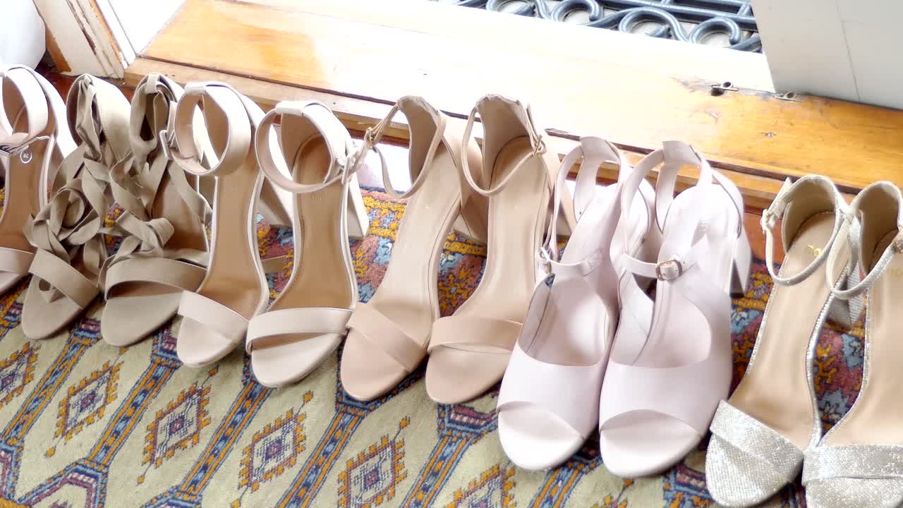 신부 결혼식 신발의 근접 촬영 샷