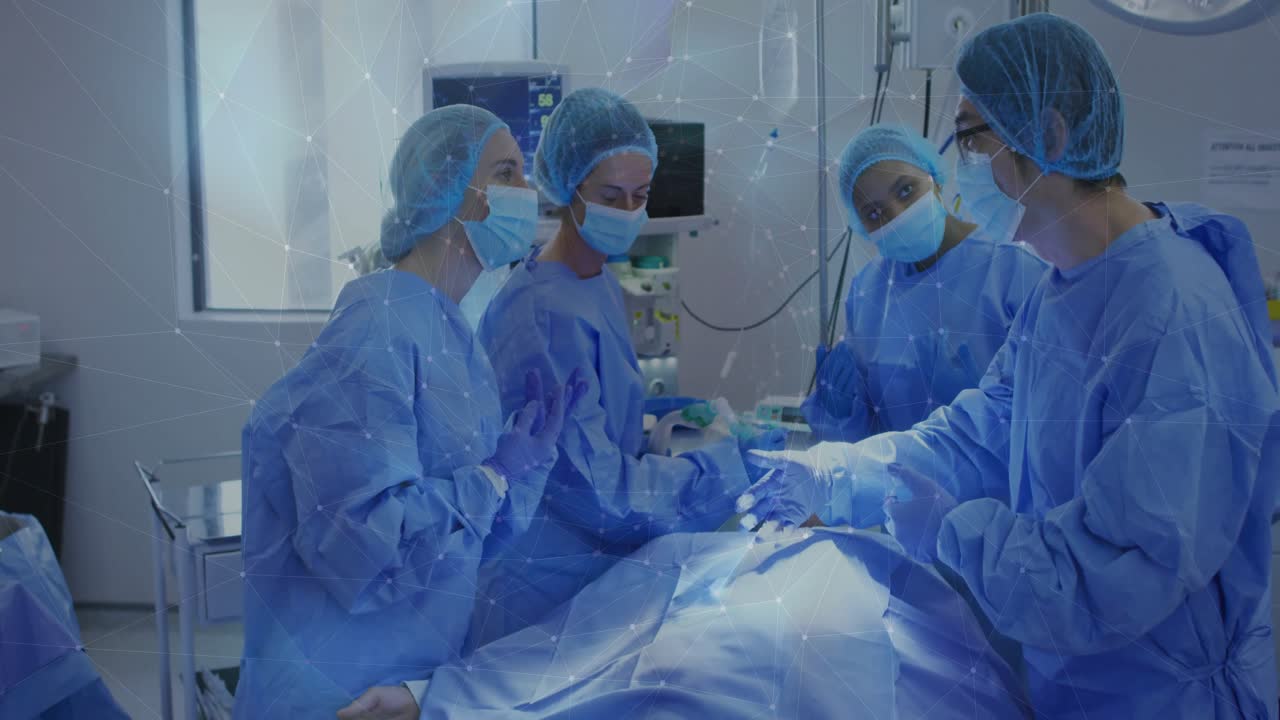 Équipe medica che esegue un intervento chirurgico in sala operatoria, mostrando segni vitali animati e una sovrapposizione di rete.