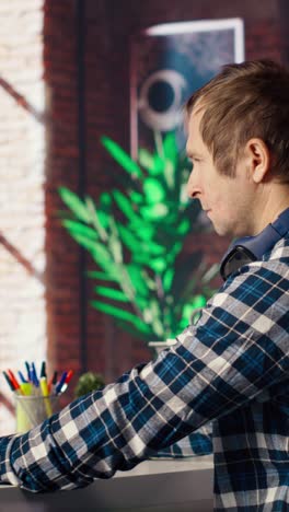 vertical video man looking at cad software interface on pc, making home floor plans