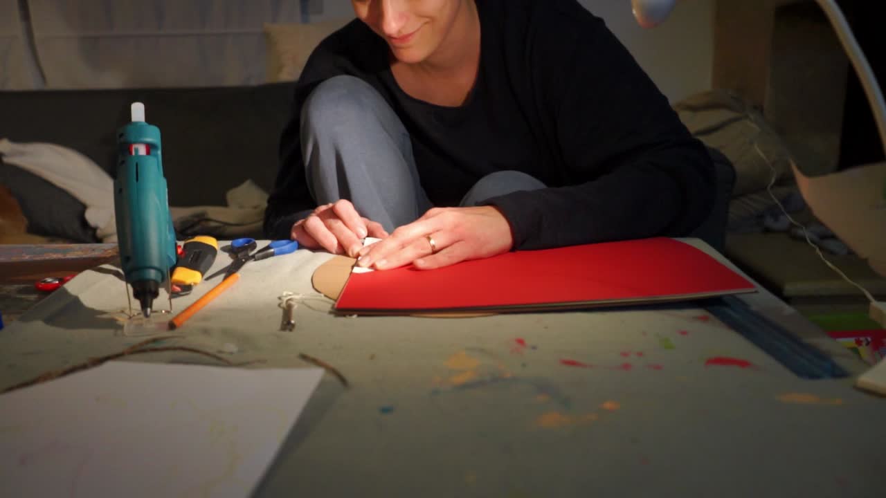 Caucasian woman makes a handmade wheel of fortune using cardboard. Dolly in zoom