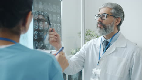 doctors reviewing mri scans