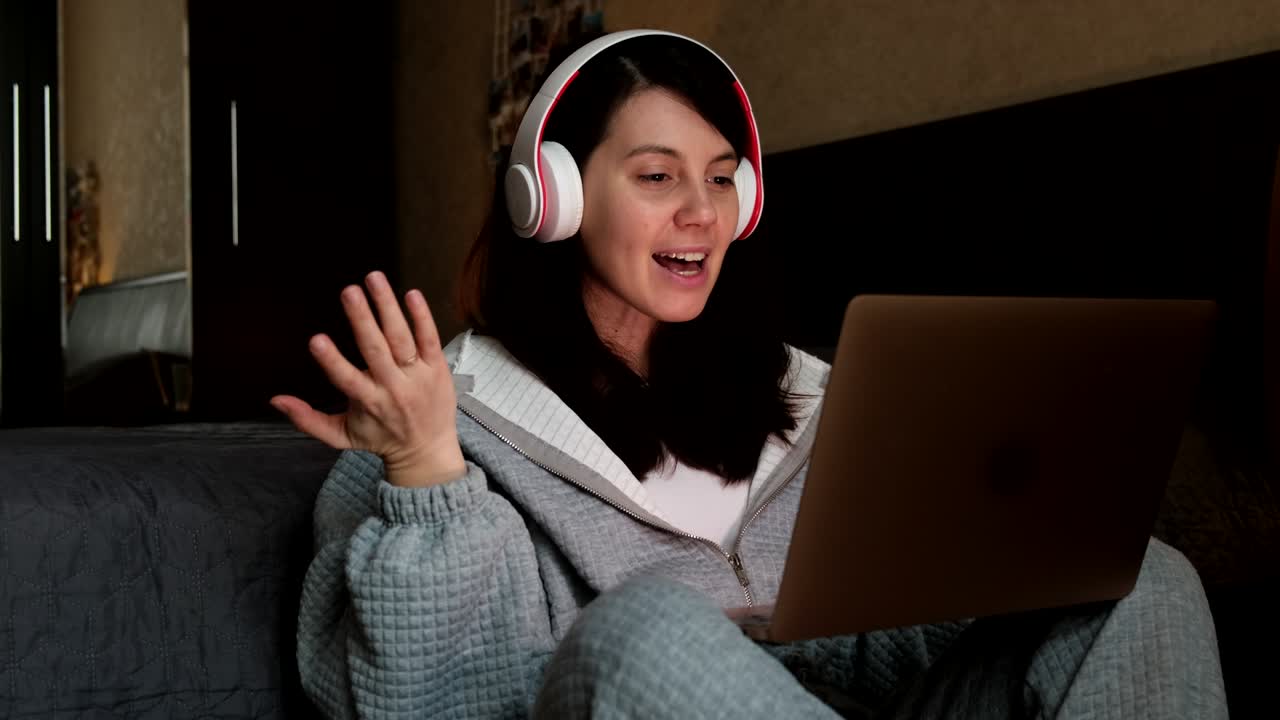woman freelancer working on laptop at home