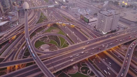 la intersección de la autopista de dubái vista aérea