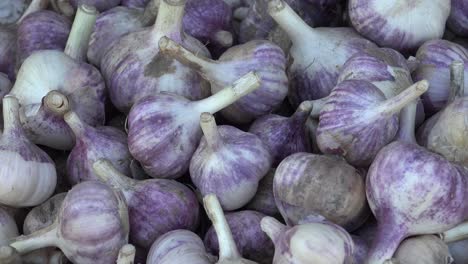 Knoblauch-Ist-In-Der-Nahöstlichen-Und-Arabischen-Küche-Unverzichtbar,-Da-Er-In-Vielen-Lebensmitteln-Enthalten-Ist