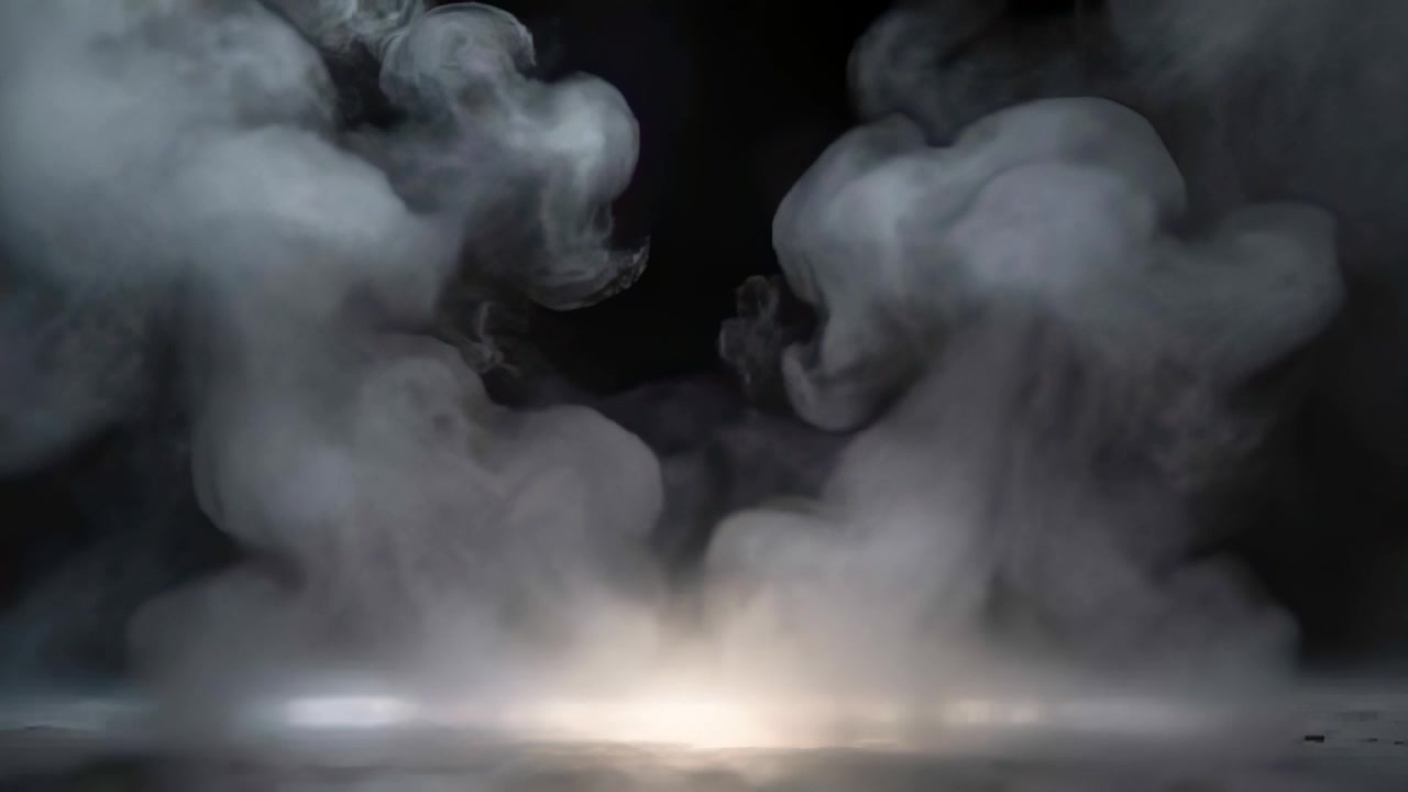 Nebbia colonnare che sale e si arriccia verso l'interno in un set da studio, con una luce calda dal pavimento che genera dense volute.