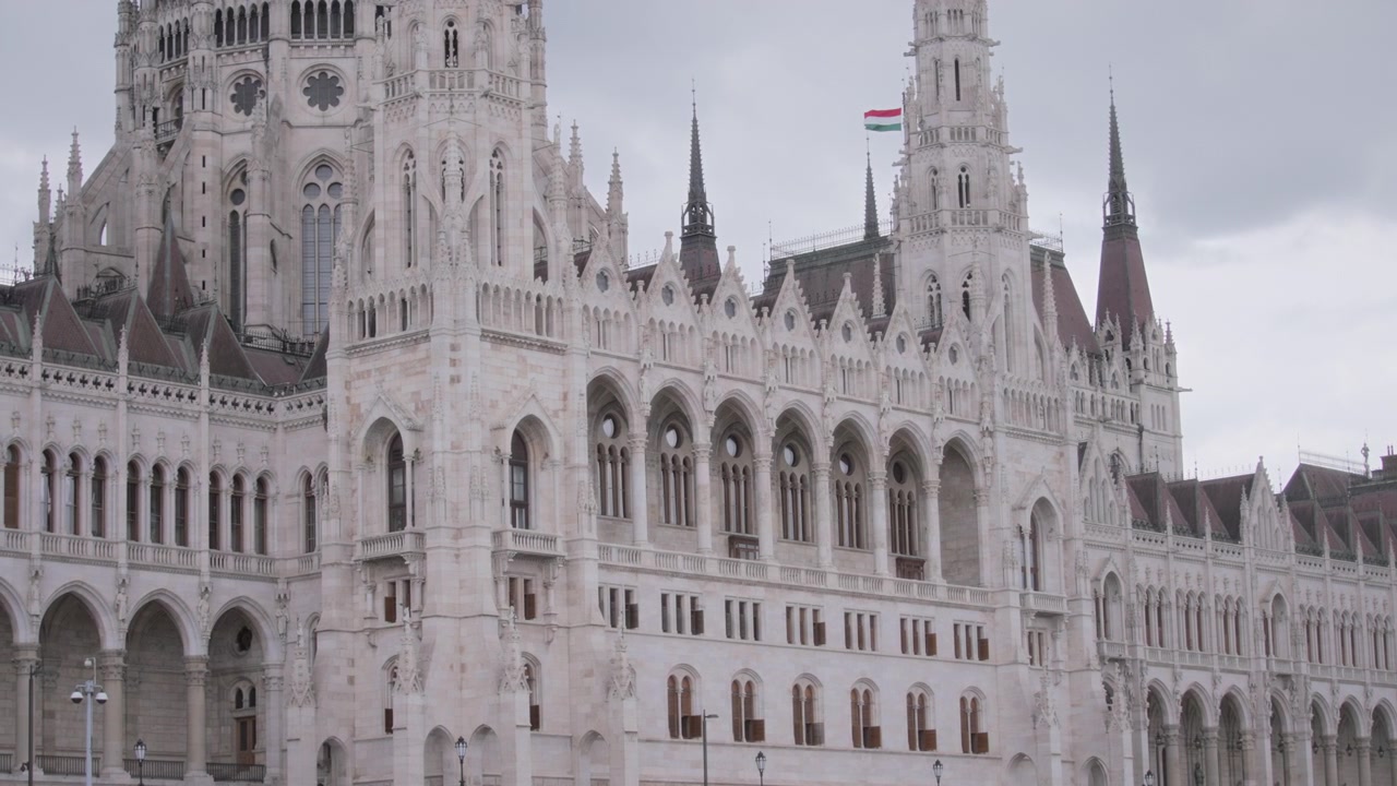 Facciata decorativa del Parlamento di Budapest