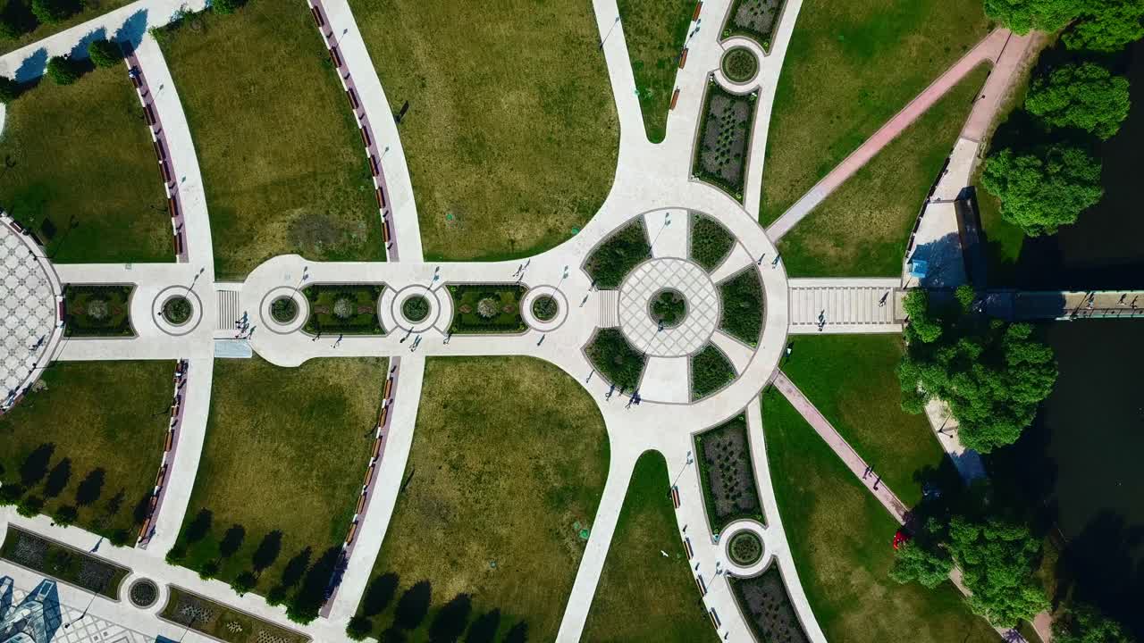 vista aérea de un hermoso parque simétrico