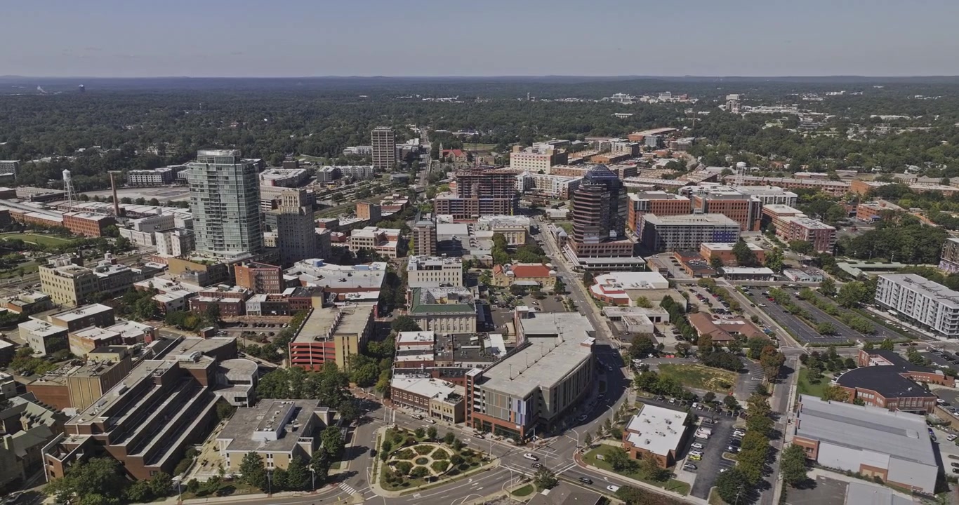 Durham North Carolina Luftfoto v23 fugleperspektiv flyover fra Old Five Points over Central Park og Warehouse District mod centrum - Optaget med Mavic 3 Pro Cine - 1. oktober 2023