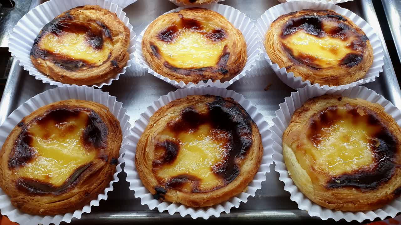 벨렘 달 타르트가 브라질 베이커리 전시회에서 전시되고 있습니다.