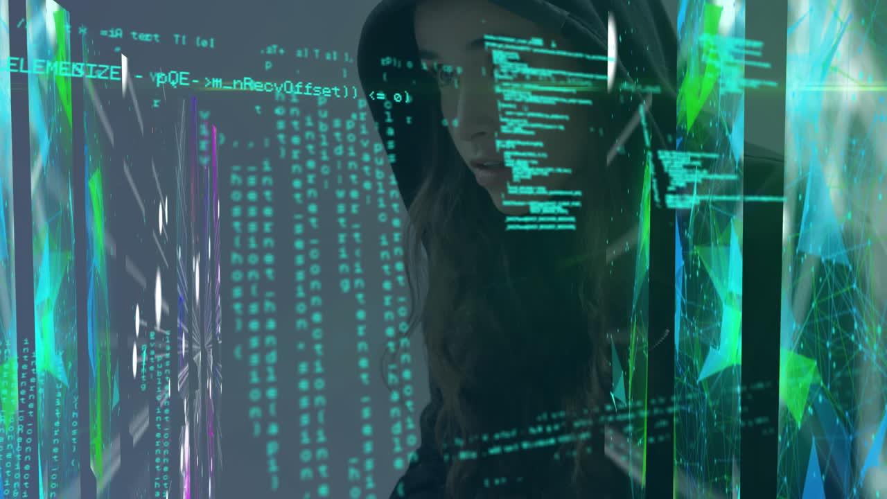 procesamiento de datos con pantallas que muestran objetos coloridos sobre una mujer hacker