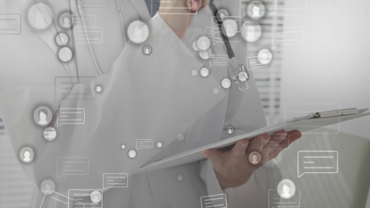 animación de iconos de los medios sobre la escritura del médico caucásico