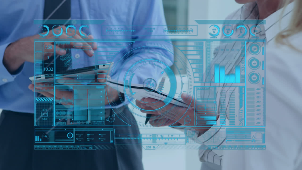 animación del procesamiento en la sección media de hombres y mujeres de negocios que utilizan dispositivos electrónicos