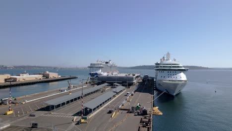 Aerial-drone-video-of-Seattle-Bremerton-ferry-dock,-near-downtown-Seattle,-King-County