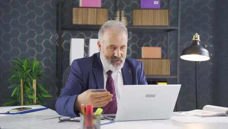 businessman shopping using e-commerce.