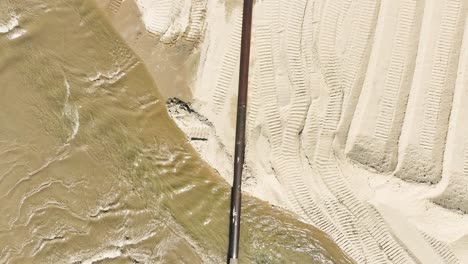 Direkter-Blick-Auf-Den-Frisch-Transportierten-Sand-Im-Frühjahr