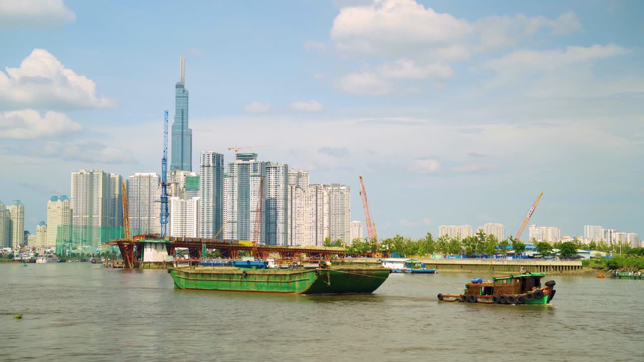 사이곤 강변에서 볼 수 있는 호치민의 파노라마 도시 풍경