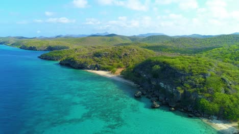 Empuje-De-Drones-Sobre-El-Agua-Del-Océano-Azul-Caribeño-En-La-Playa-O-Playa-De-San-Juan,-Curazao