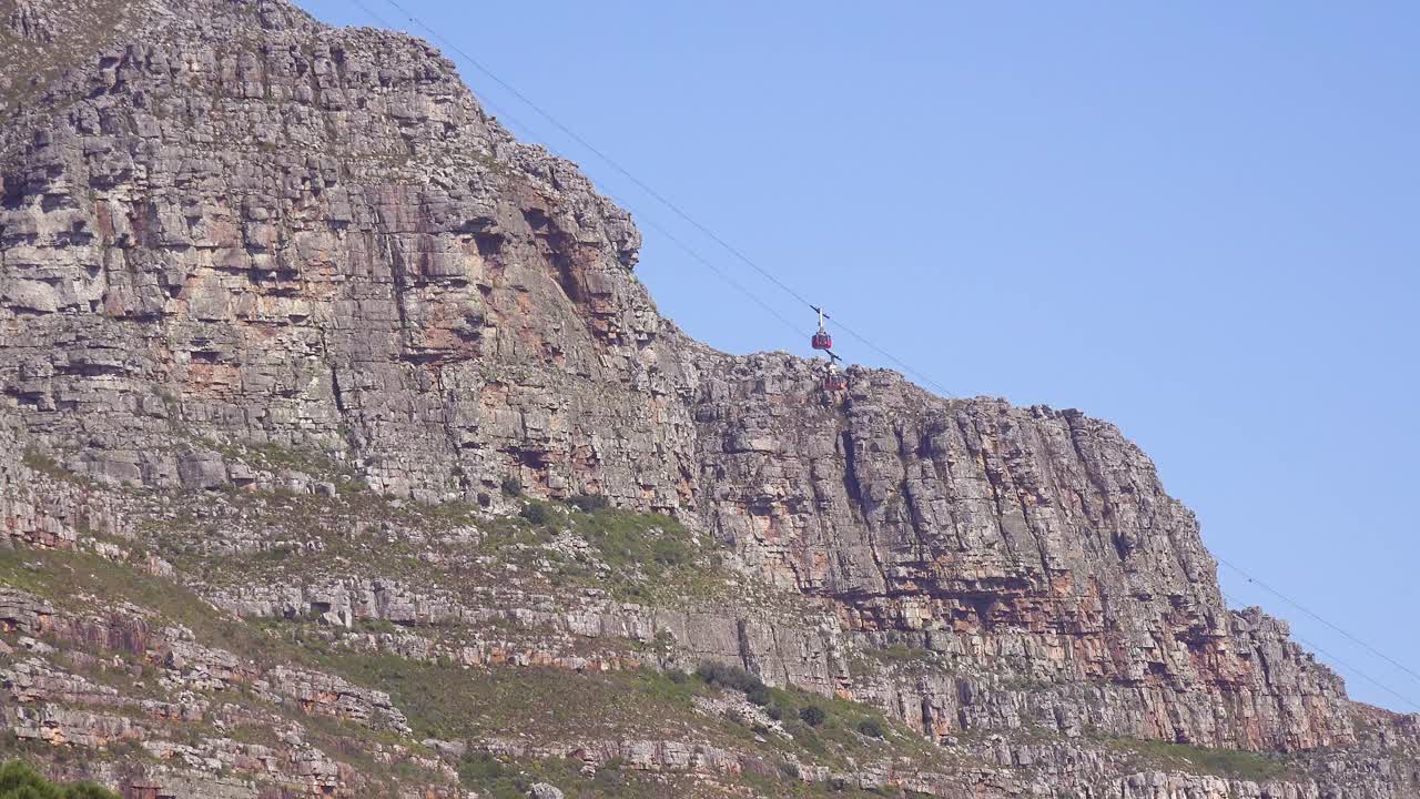 un teleférico asciende a la montaña de la mesa con vistas a ciudad del cabo sudáfrica 1