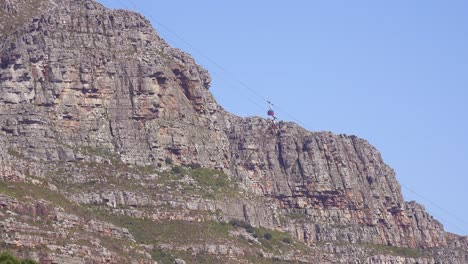 un teleférico asciende a la montaña de la mesa con vistas a ciudad del cabo sudáfrica 1