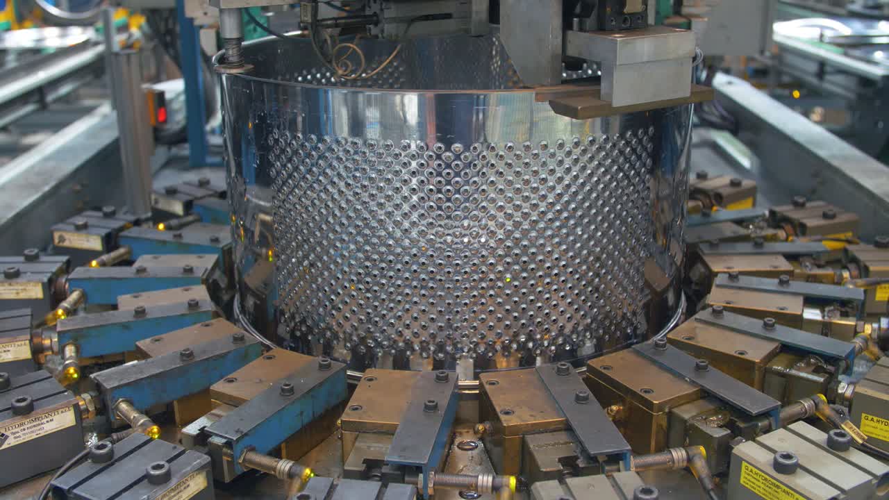 máquinas automáticas de procesamiento de tambor de metal para lavadora en la fábrica