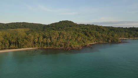 Taphao-Naturstrand-Thailand,-Goldene-Stunde