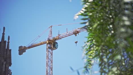 Construcion-crane-standing-near-La-Sagrada-Familia-cathedral.-Catholic-church