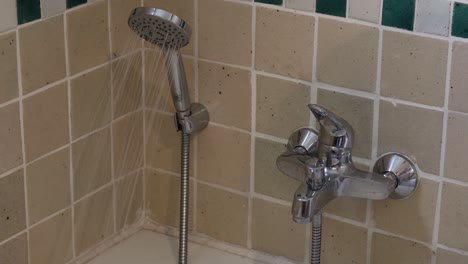 sequence of turning on and adjusting a shower