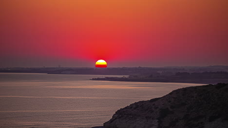 Golden-sunset-time-lapse-as-seen-from-the-rocky-shoreline-near-Kouklia,-Cyprus