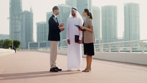 reunión de negocios en dubai