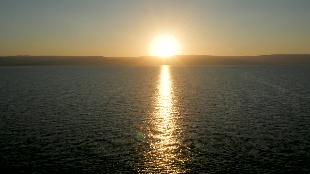 vista aérea volando hacia adelante