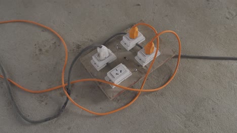 hausgemachter multistecker der baustelle 4k