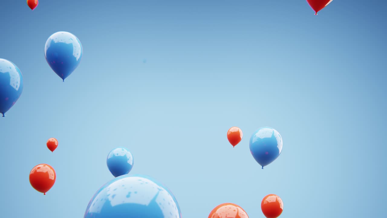 Palloncini lucidi blu e arancioni che fluttuano in un cielo sereno