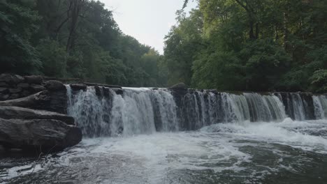 Cascada,-Wissahickon-Creek,-Filadelfia,-Pensilvania