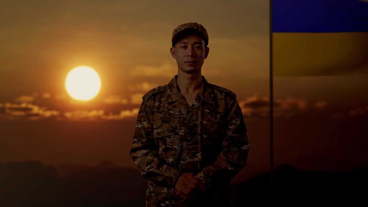 해가 지는 우크라이나 군인