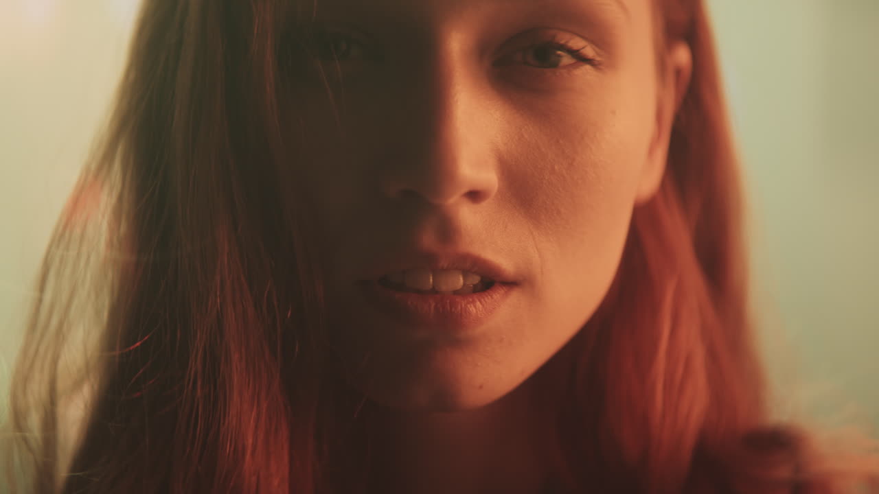 retrato en primer plano de una mujer joven