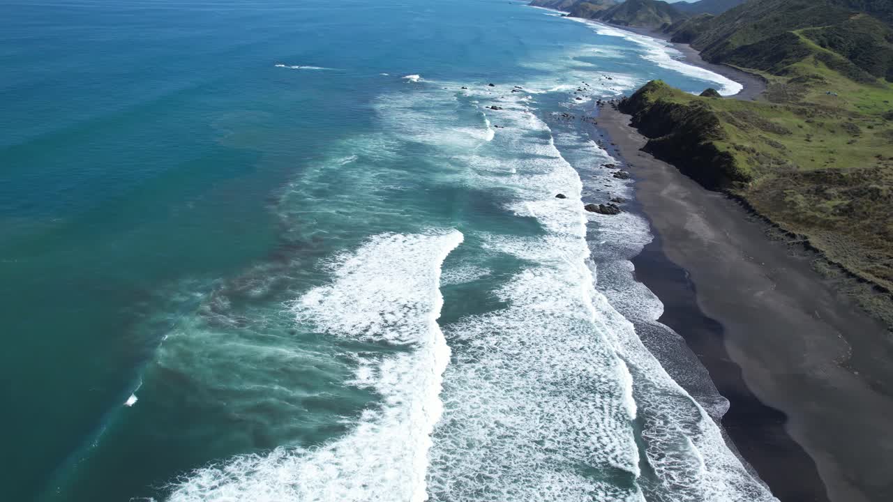 Caratteristiche geologiche lungo la costa a Marokopa, parte del Sinclinale di Kawhia