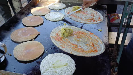 Indische-Frühstücks-Crepes-Aus-Linsen-Und-Reis-Dosa,-Nahaufnahme