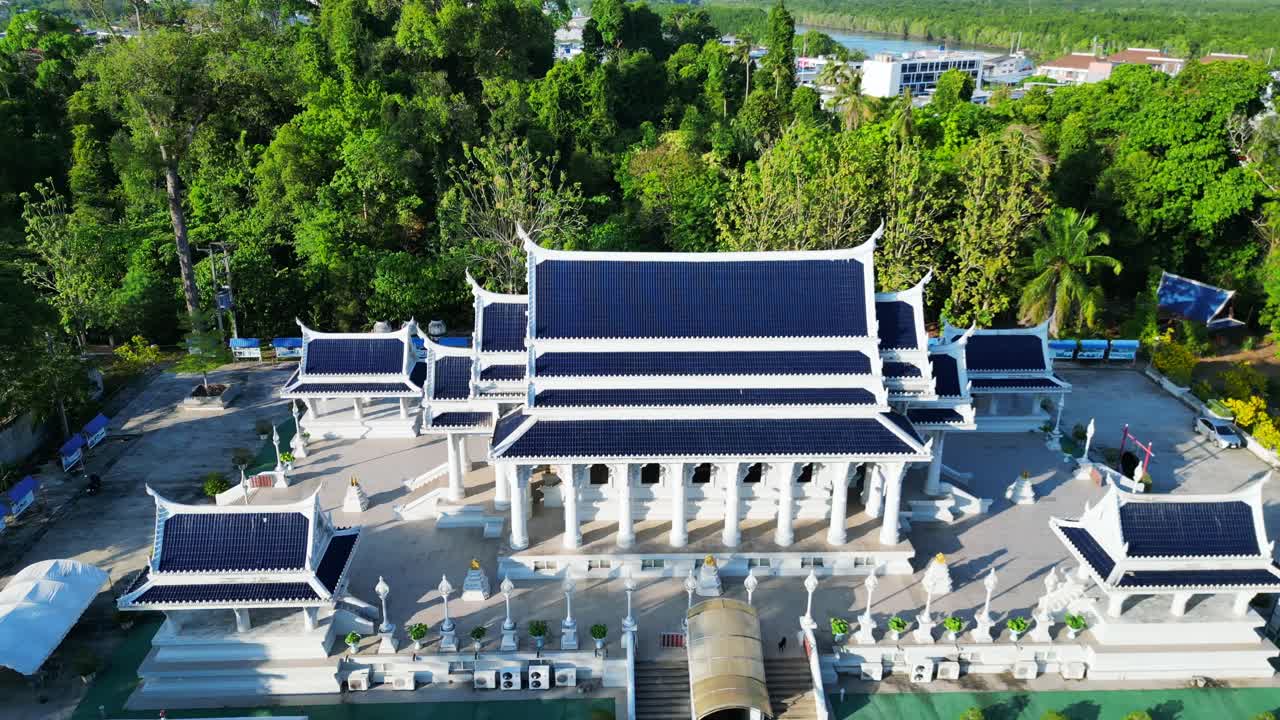 평화로운 전통 태국 사원 단지, 열대 풍경