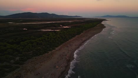 Puesta-De-Sol-En-El-Parque-Nacional-Maremma-En-Toscana,-Italia