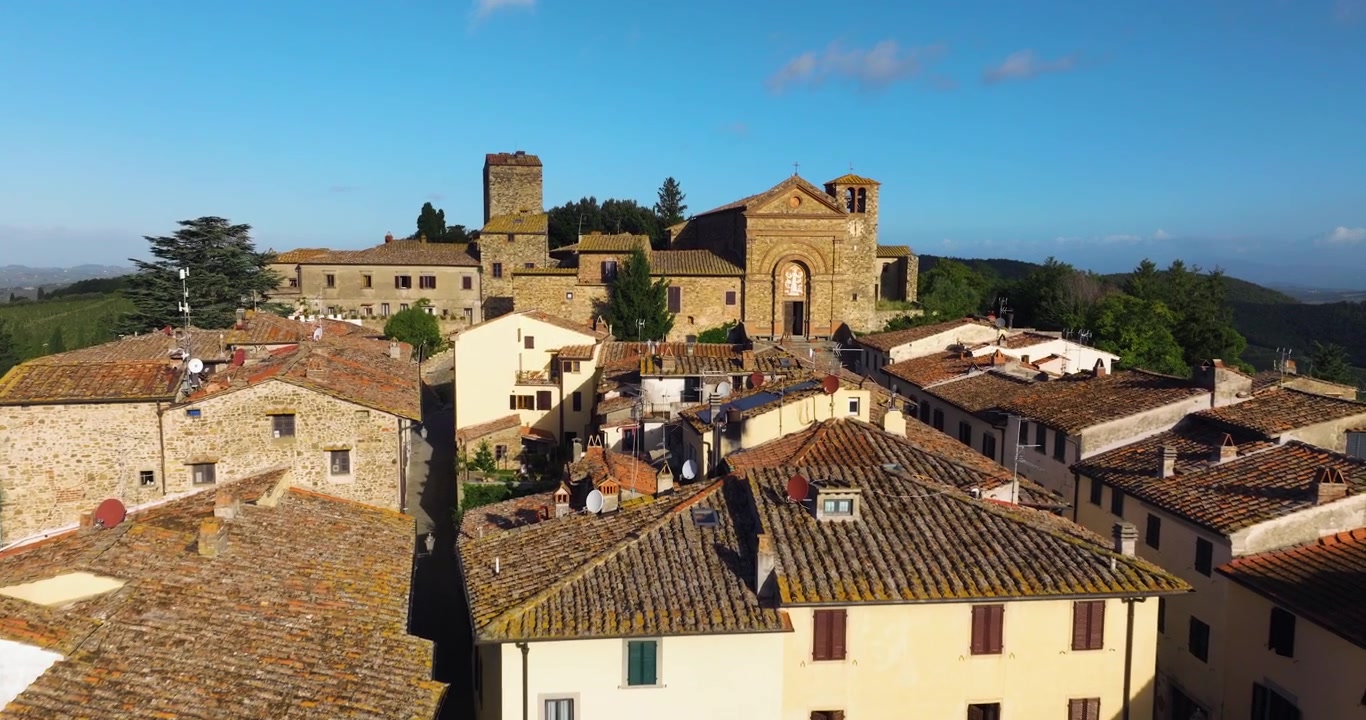 Incantevole borgo collinare toscano di Panzano in Chianti, Toscana, Italia. Veduta aerea