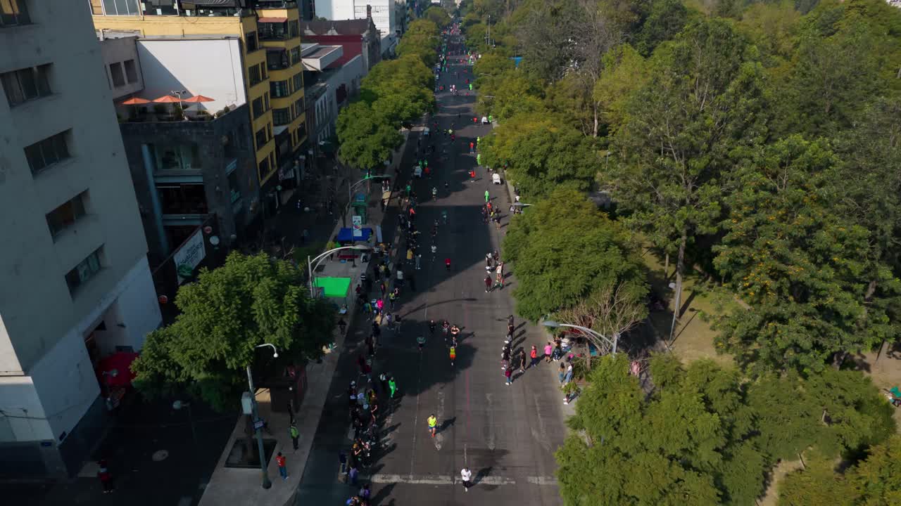 hiperlapso de dolly inn en maratón de la ciudad de méxico