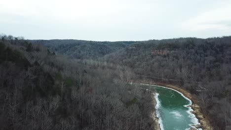 Aéreo-Invernal-Montaña-Río-Paisaje