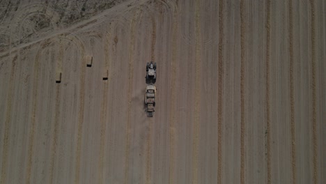 regreso del tractor de balas