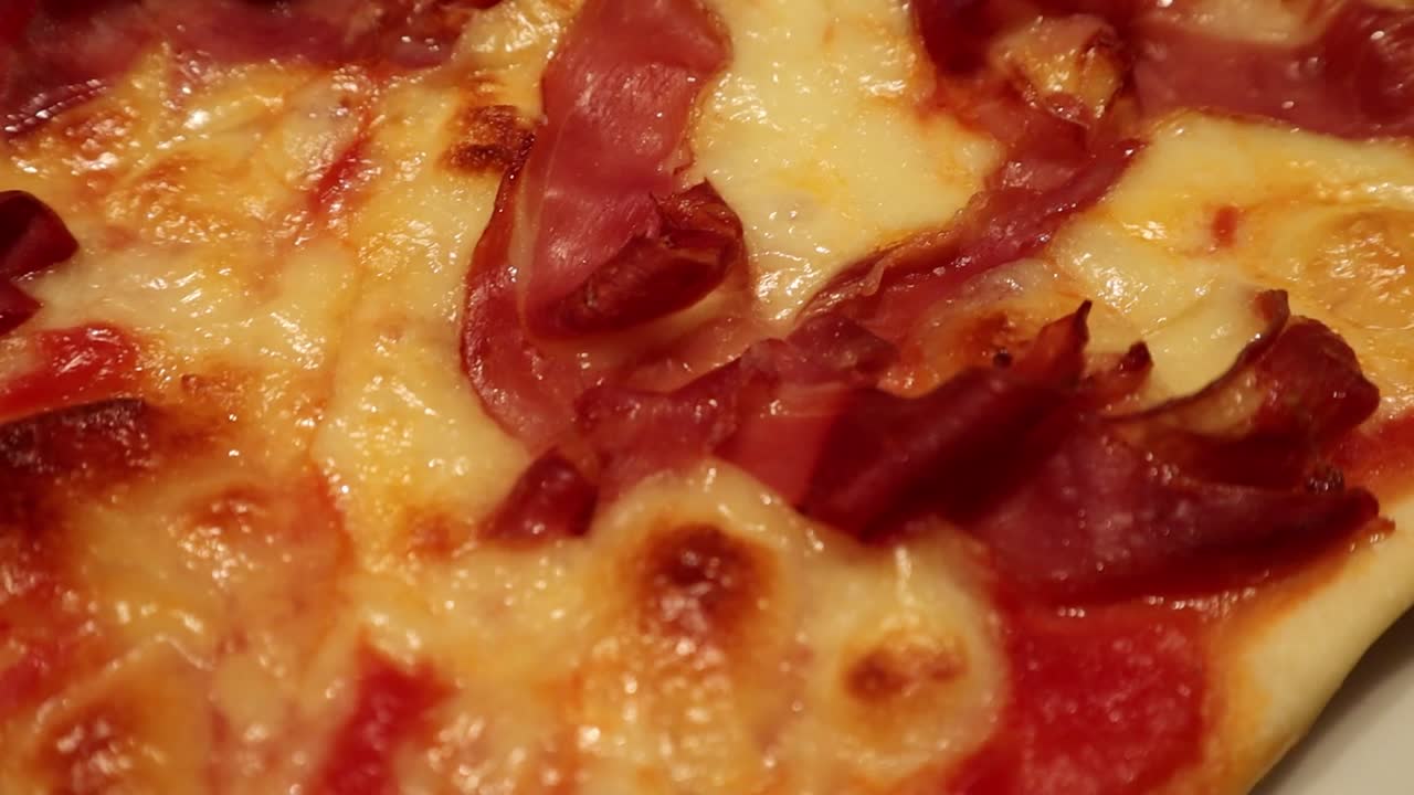 Pizza con mozzarella e prosciutto, Pizza al prosciutto