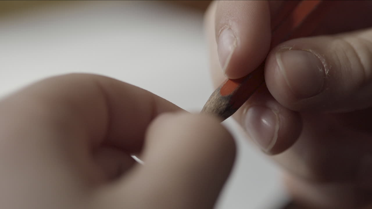 연필을 날카롭게 하는 것