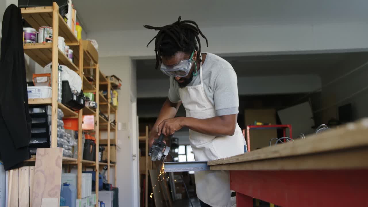 Carpenter cutting metal with electric saw 4k
