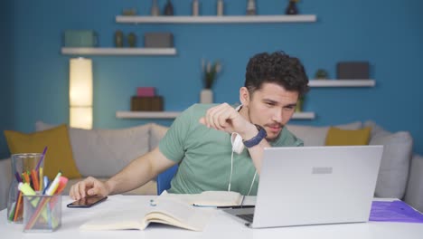 Estudiante-Engreído-Y-Arrogante.