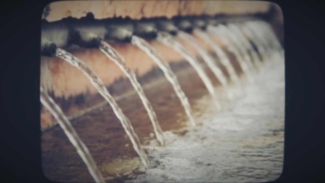 Splendida fontana antica nel giardino